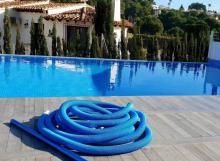 Reiniging van zwembaden